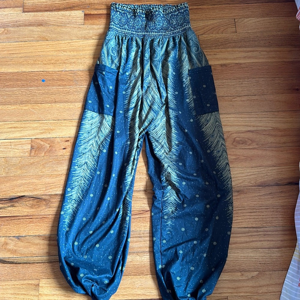 High waisted summer flowy pants.